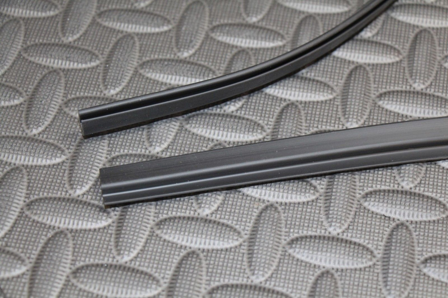 2 x Gas tank side cover rubber inserts mole liner Yamaha Banshee 1987-2006 NEW 9