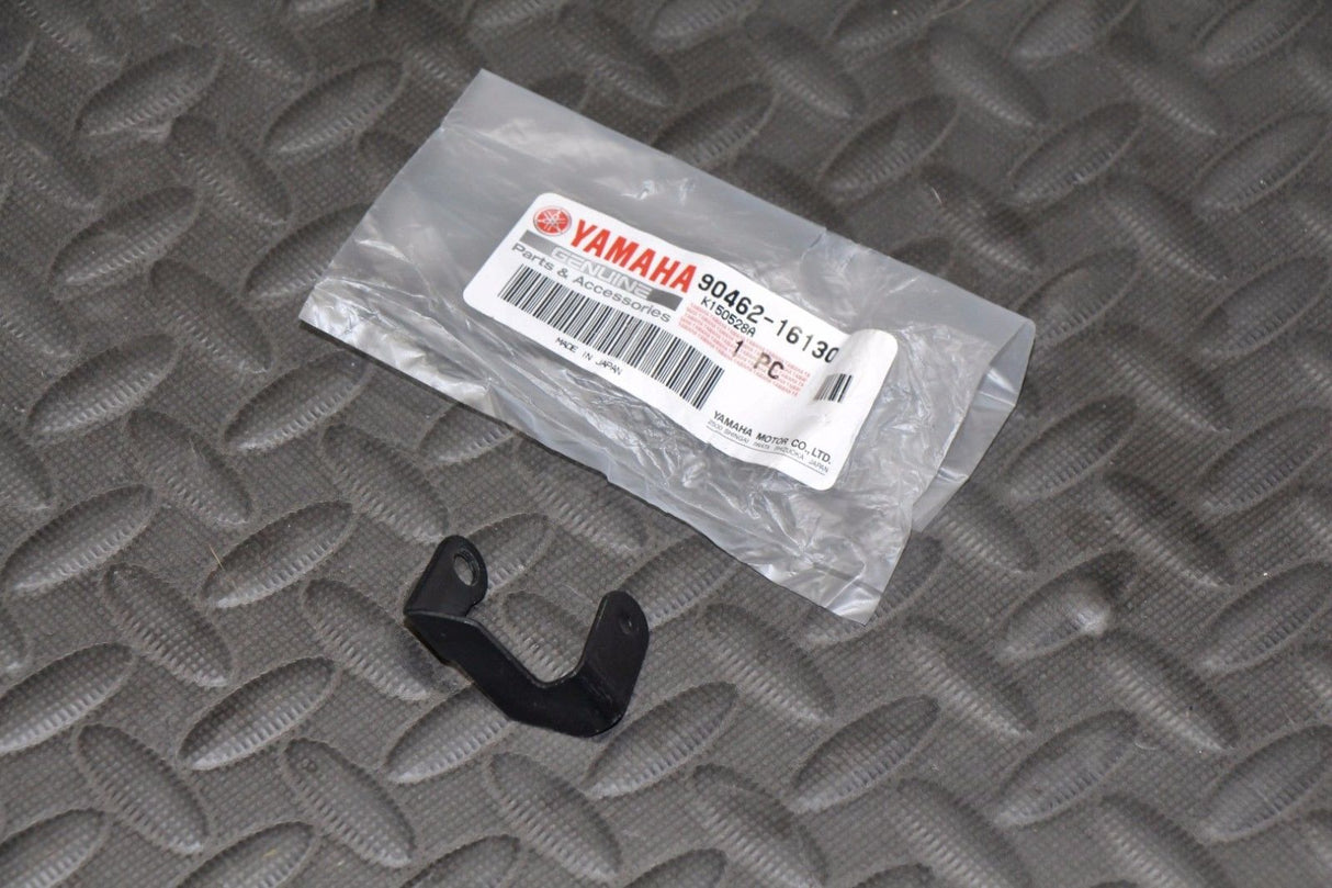 NEW Yamaha Banshee clutch shaft actuator bracket holder arm case 90462-16130-00 1