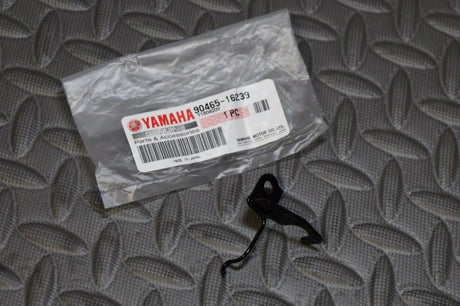 NEW Yamaha Banshee clutch cable holder case clamp 90465-16239-00 2