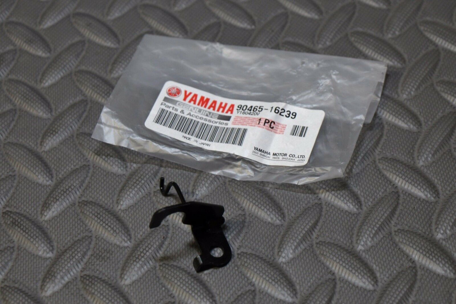 NEW Yamaha Banshee clutch cable holder case clamp 90465-16239-00 3