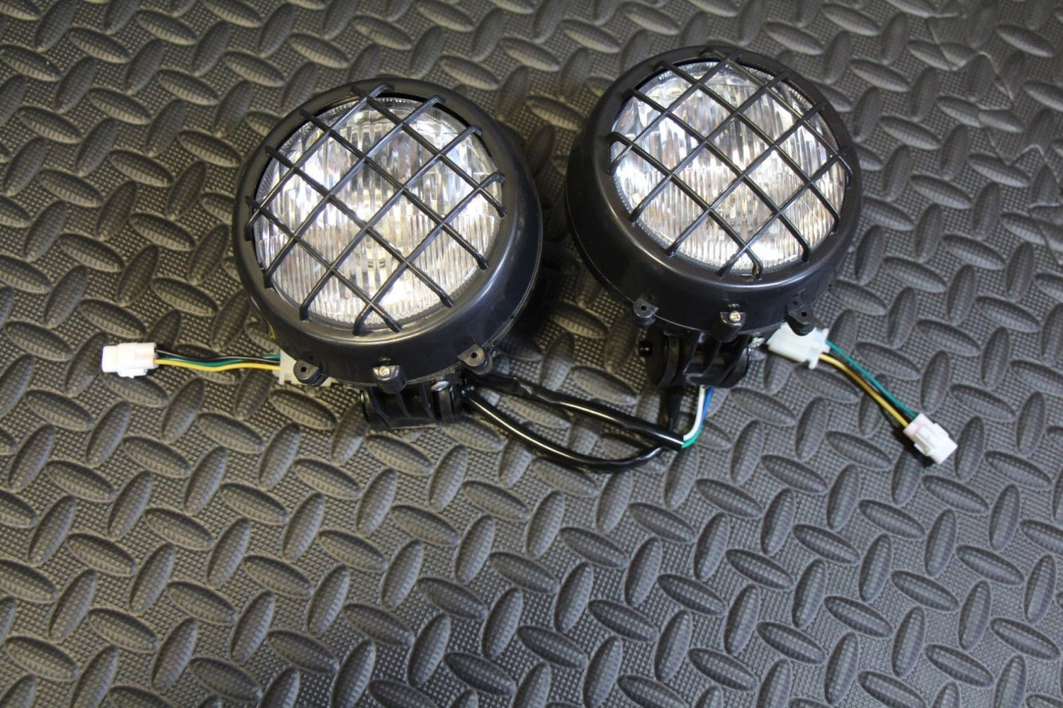 2 x NEW Headlights Yamaha Banshee lens bulbs lights grills 2002-2006 + COLLARS 2