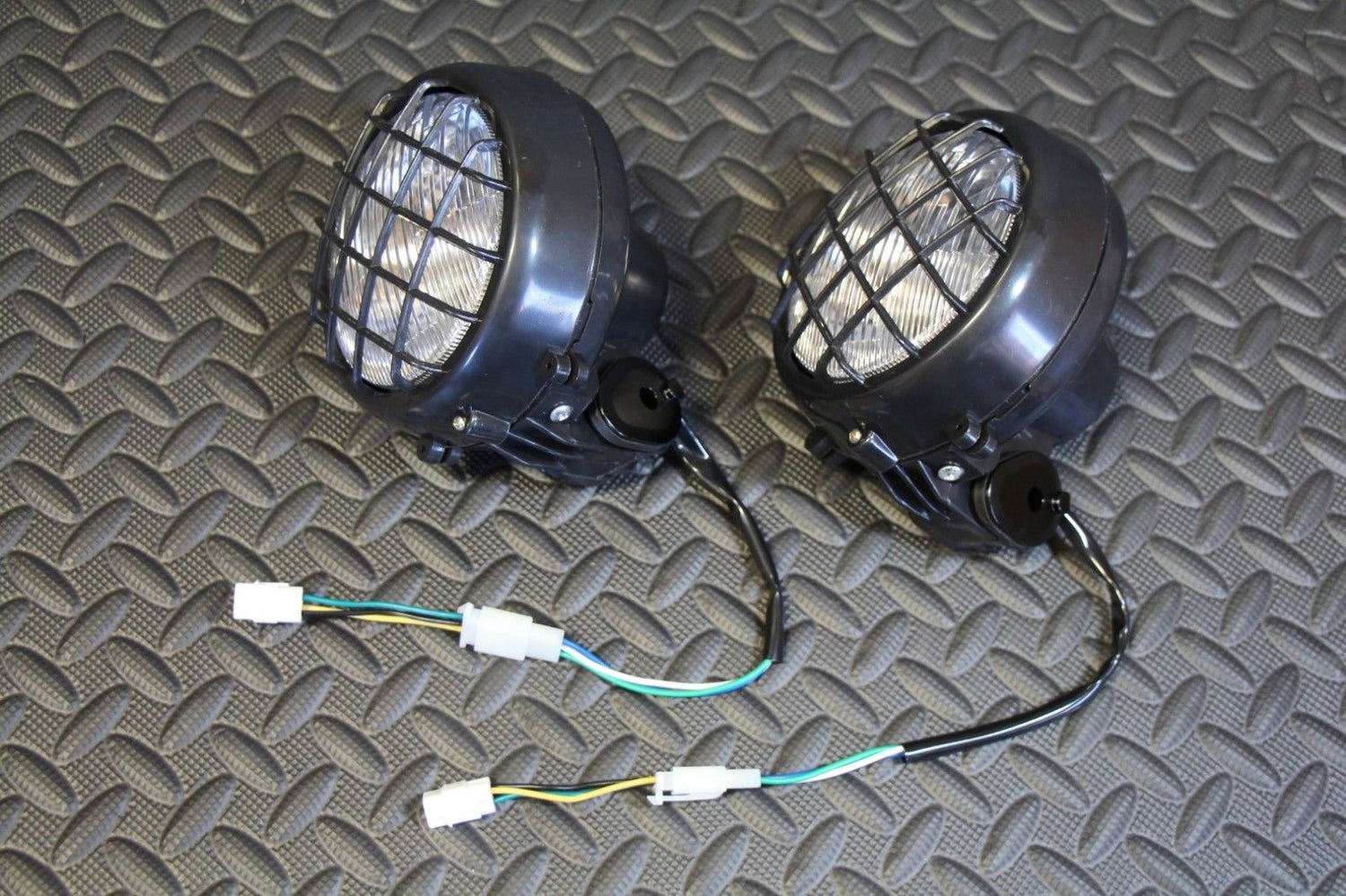 2 x NEW Headlights Yamaha Banshee lens bulbs lights grills 2002-2006 + COLLARS 4