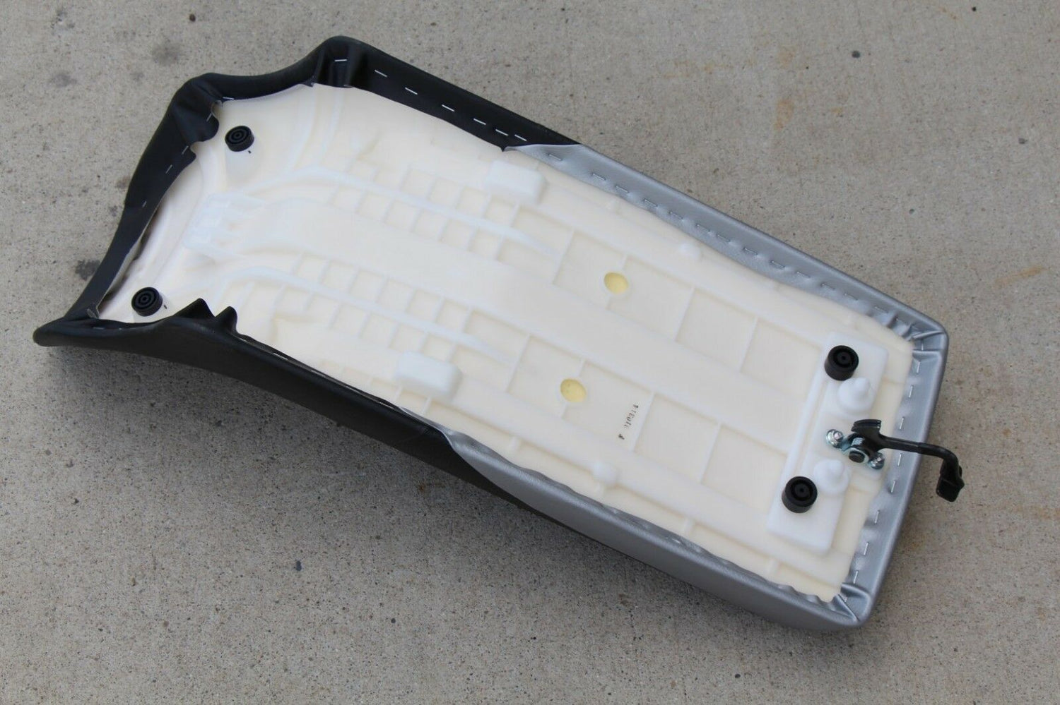 NEW Yamaha Banshee complete seat BLACK SILVER  cover latch foam 1987-2006 OEM 6