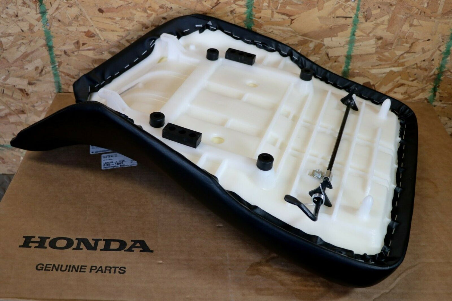 New OEM Complete Seat 2001-2004 Honda TRX 500 TRX500 Foreman ATV 5