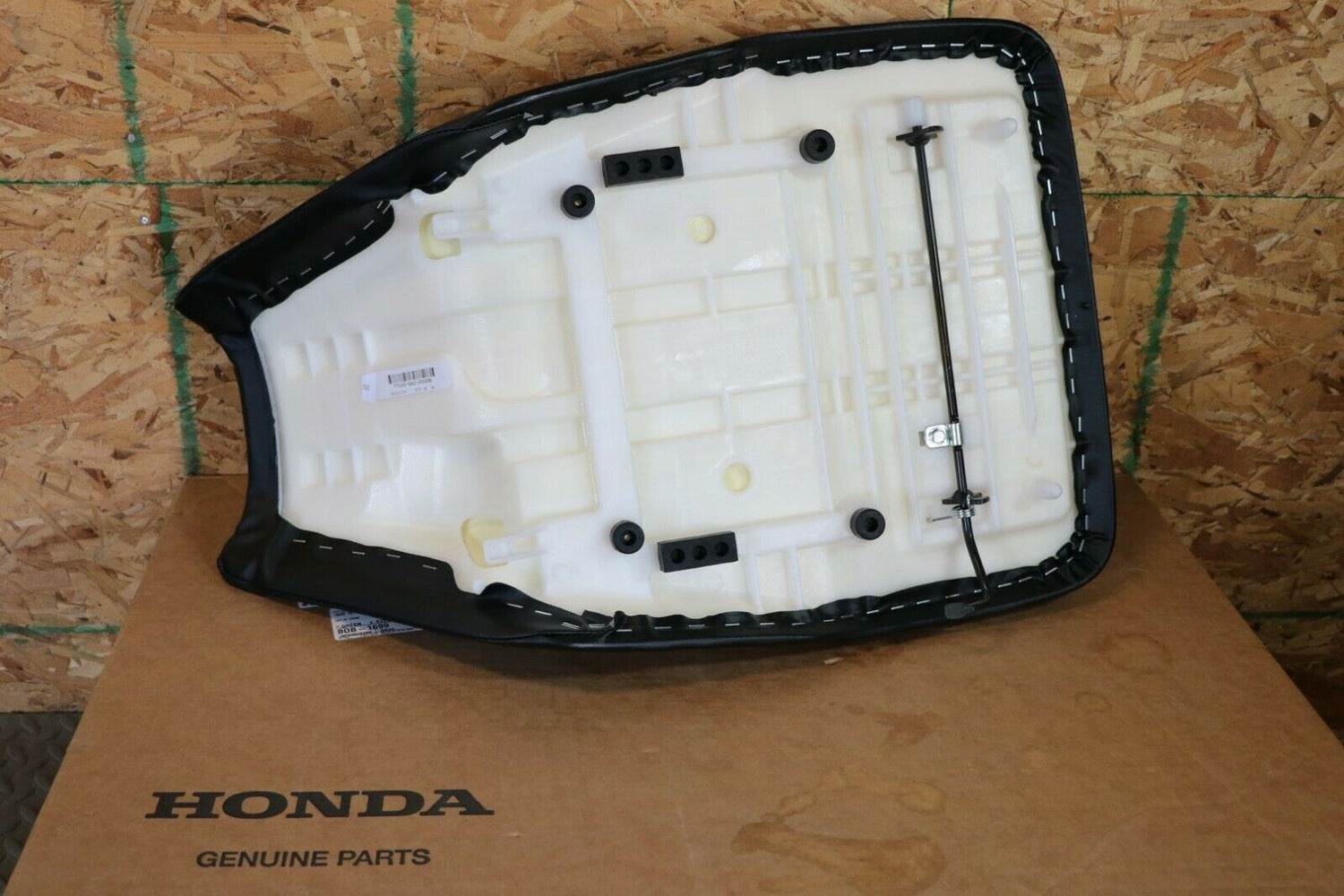 New OEM Complete Seat 2001-2004 Honda TRX 500 TRX500 Foreman ATV 6