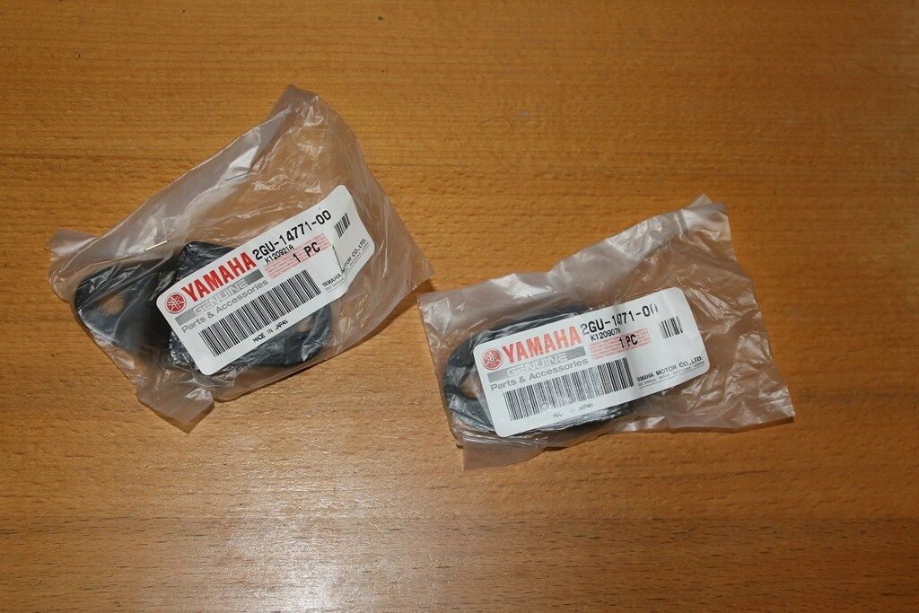 2 x OEM Factory Yamaha Banshee exhaust pipe mounts front hangers muffler stay 7