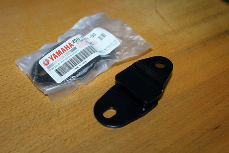 2 x OEM Factory Yamaha Banshee exhaust pipe mounts front hangers muffler stay 9