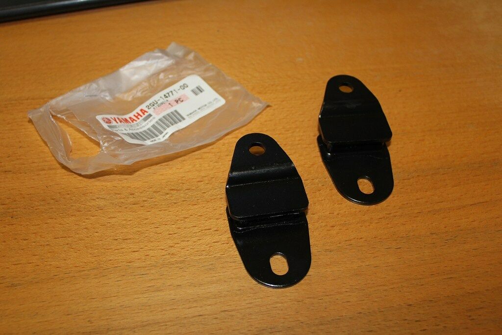 2 x OEM Factory Yamaha Banshee exhaust pipe mounts front hangers muffler stay 5