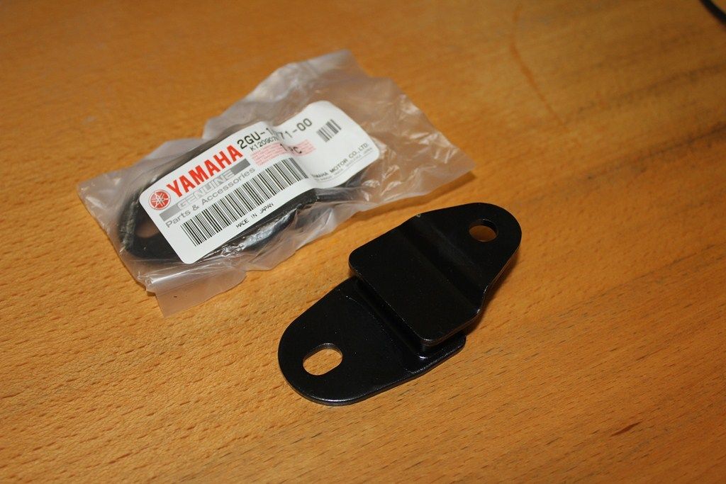 2 x OEM Factory Yamaha Banshee exhaust pipe mounts front hangers muffler stay 6