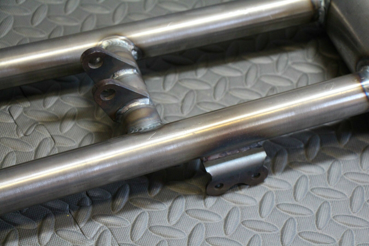 TYSON Banshee swingarm round extended chromoly rear carrier + front bearings +0" 9