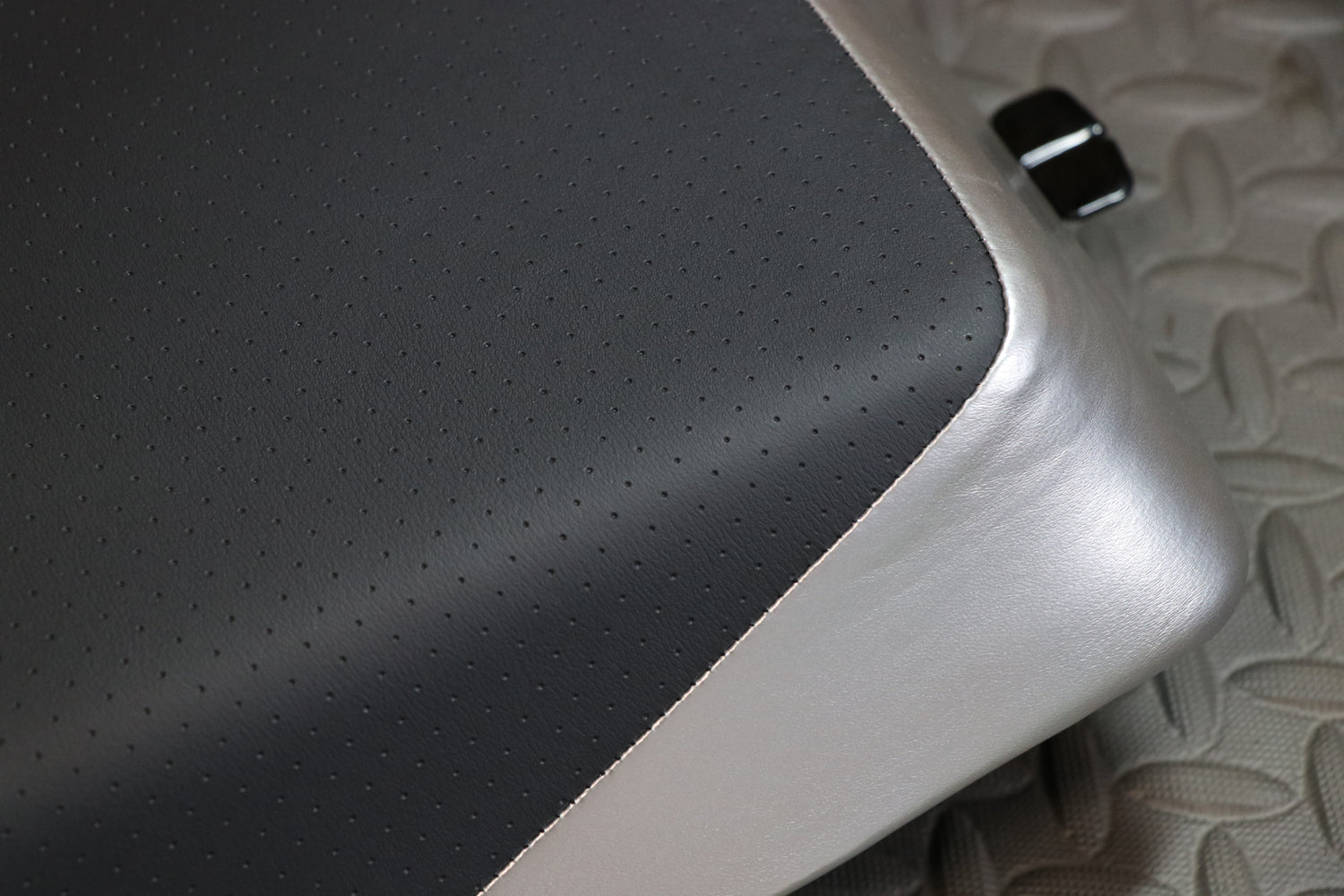 NEW SEAT COVER ONLY 1987-2006 Yamaha Banshee cover BLACK DIMPLE + SILVER