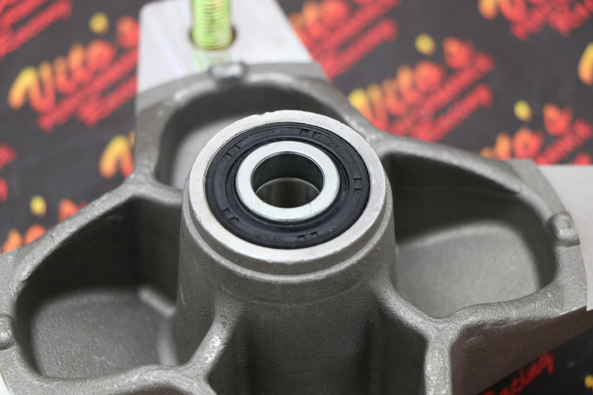 2 x NEW front hubs + studs + seals + bearings Yamaha Banshee Warrior Blaster 6