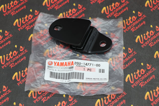 2 x OEM Factory Yamaha Banshee exhaust pipe mounts front hangers muffler stay 1