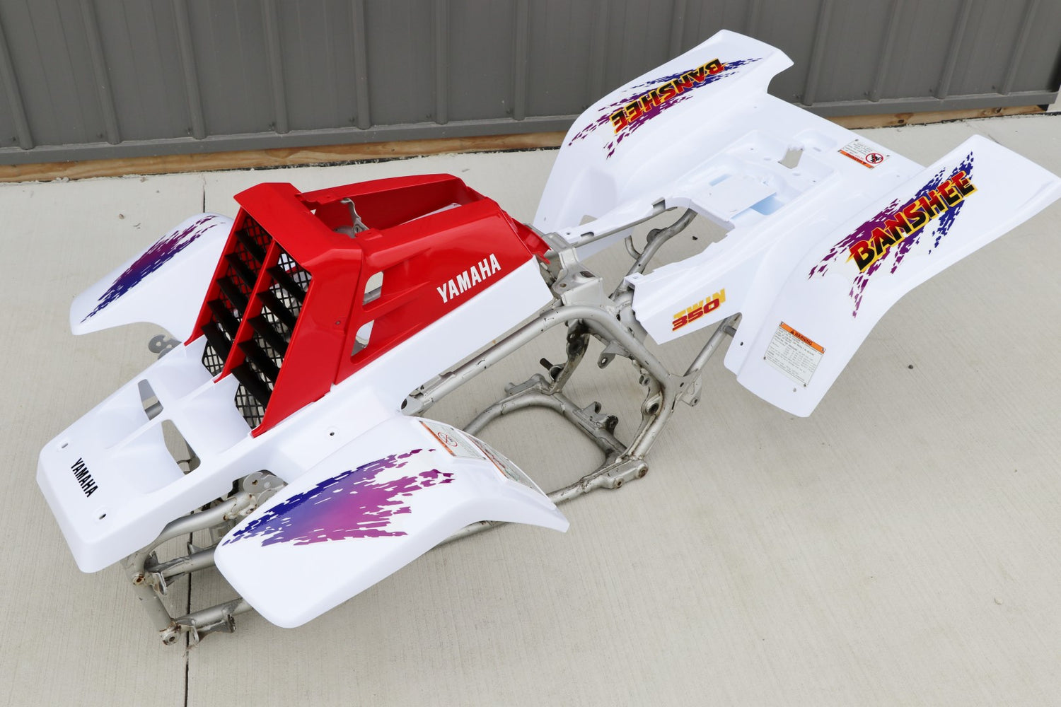 Yamaha Banshee fenders + gas tank plastic + grill + graphics WHITE + RED 1996 1
