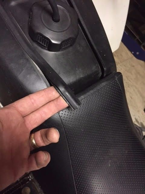 2 x Gas tank side cover rubber inserts mole liner Yamaha Banshee 1987-2006 NEW 2
