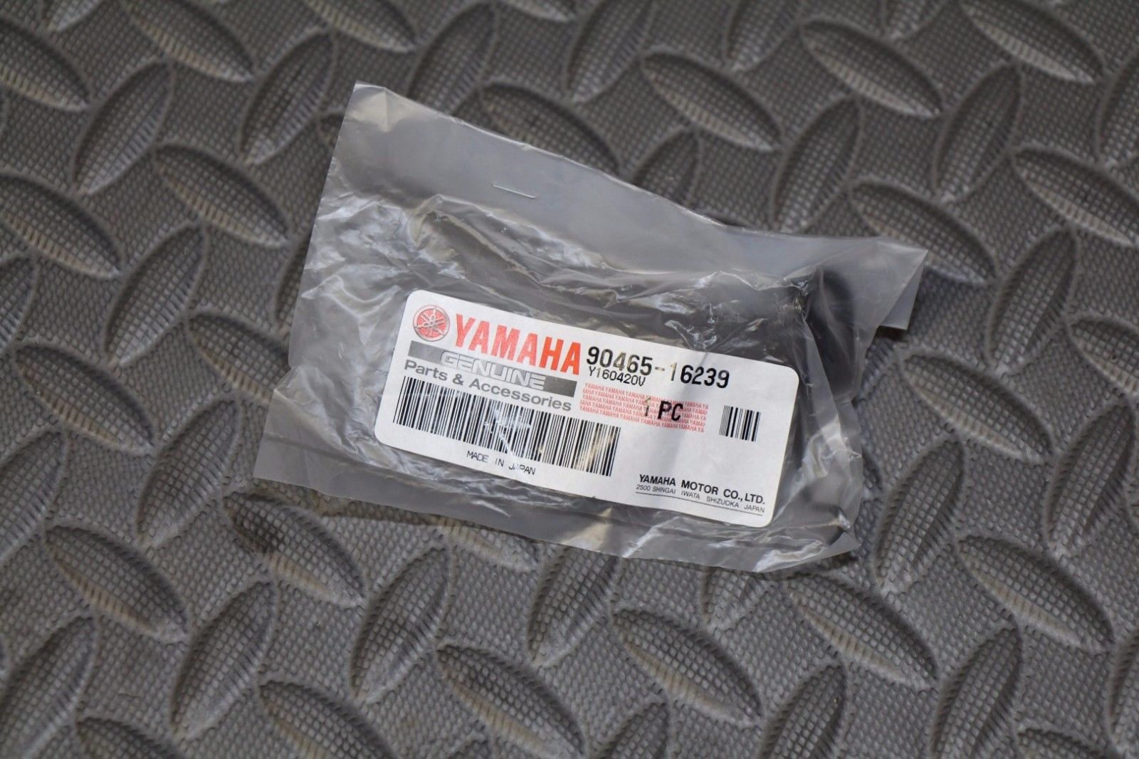 NEW Yamaha Banshee clutch cable holder case clamp 90465-16239-00 NEW Yamaha Banshee clutch cable holder case clamp 90465-16239-00